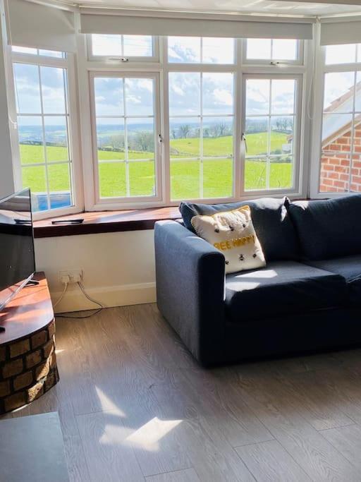 Valley Lodge 3 Bedroom Retreat In Craigantlet Hills Белфаст Екстериор снимка